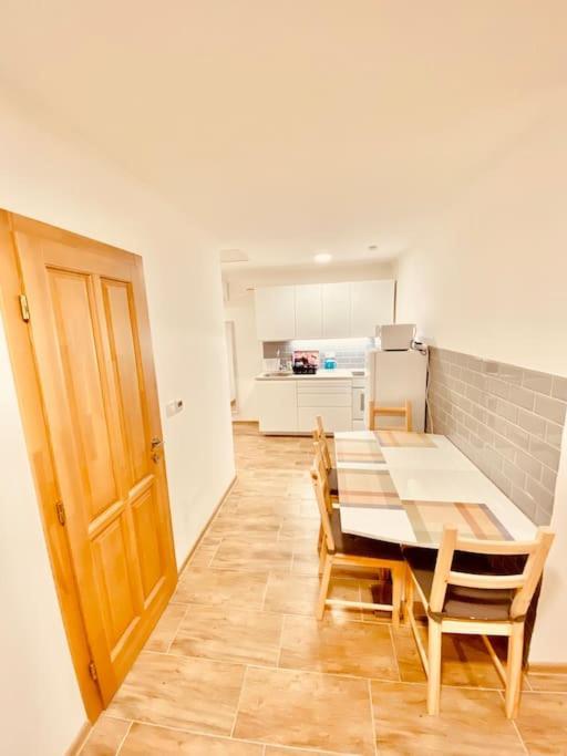 Lemon Premium Apartment Сегед Экстерьер фото